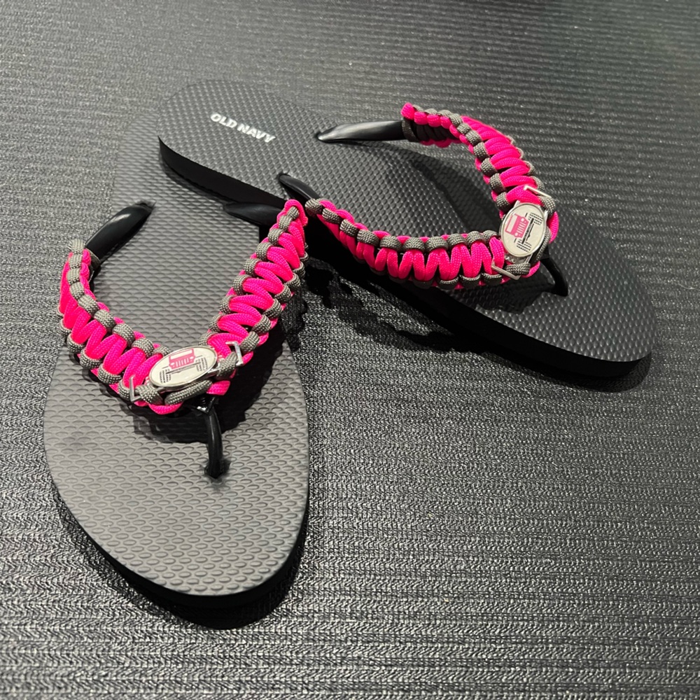 Old Navy / JEEP Flip Flops 🩴